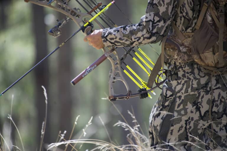 how does a compound bow work